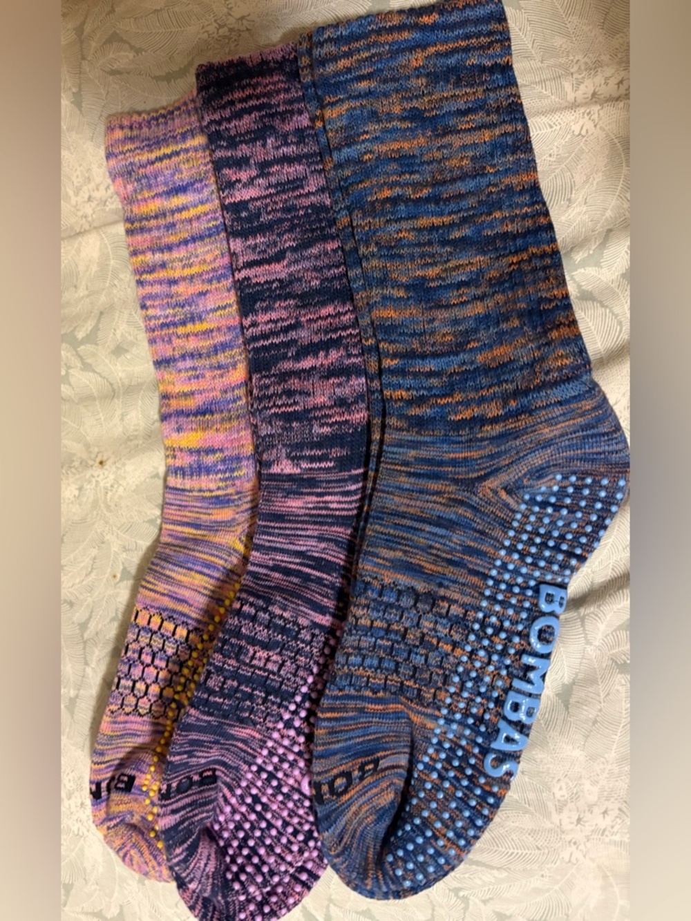 NWOT size medium Bombas Men’s Gripper Crew Socks Multicolor 3 Pack